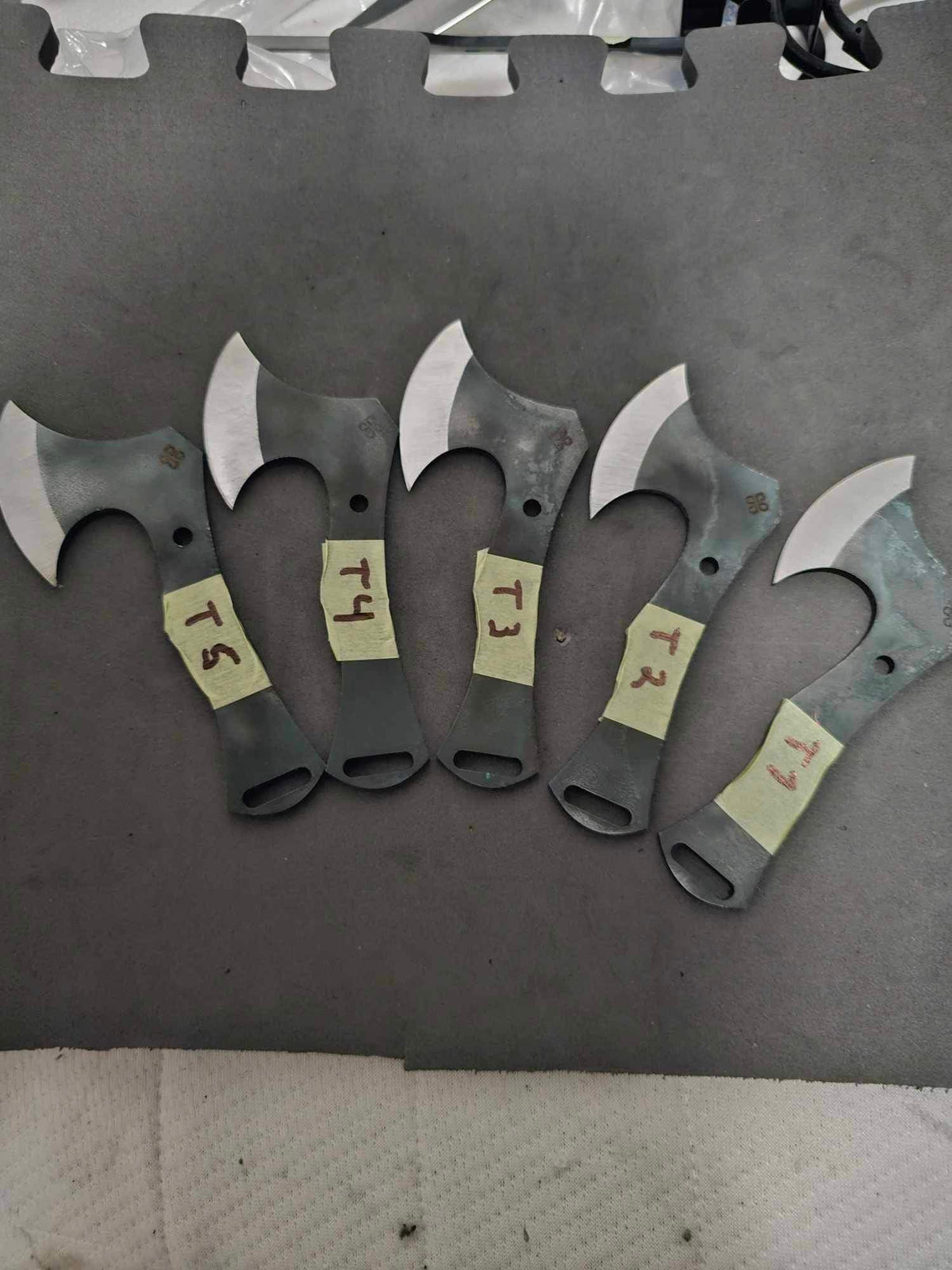 Hachette Tomahawk AEB-L Clover Blades