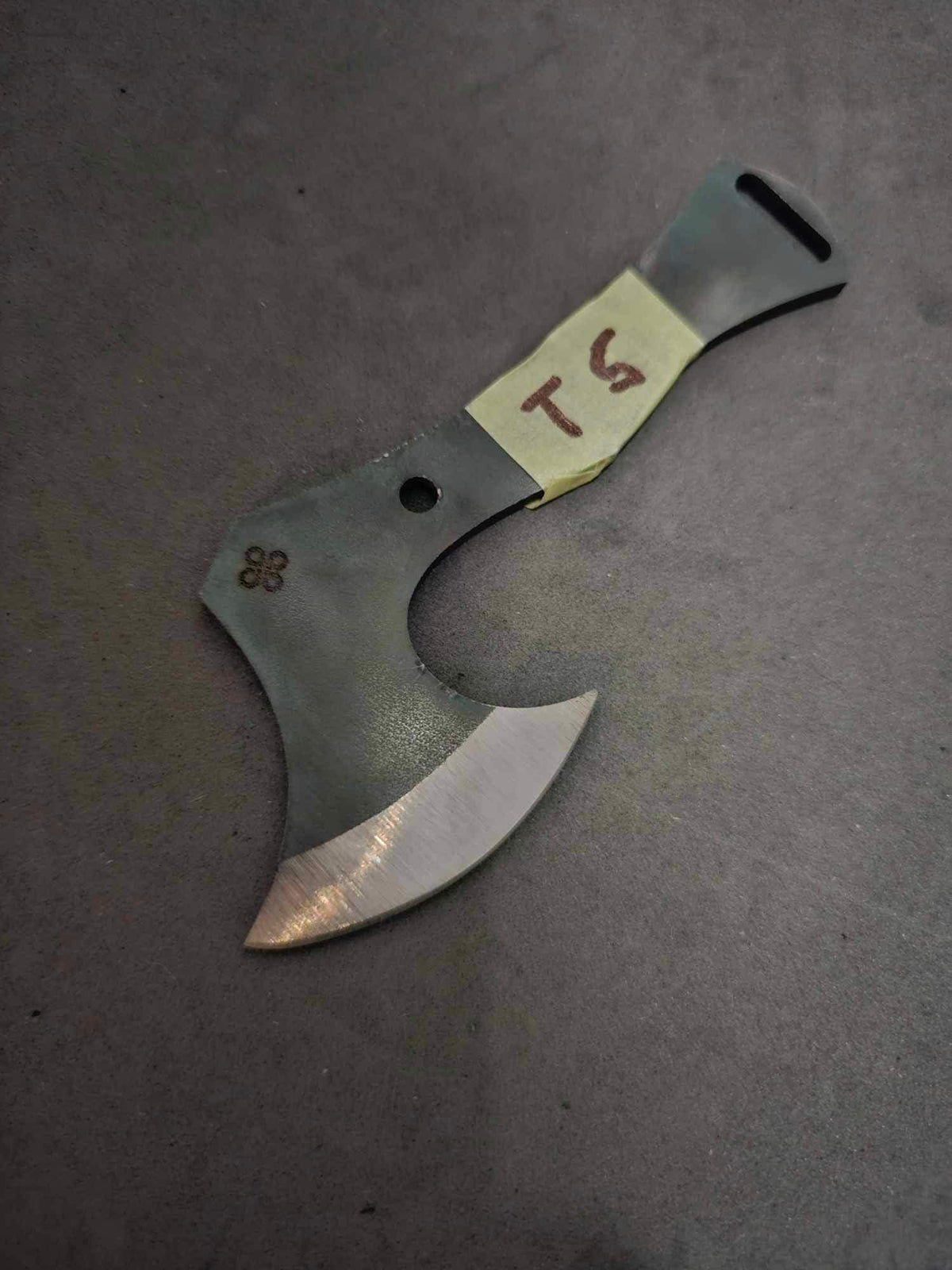 Hachette Tomahawk AEB-L Clover Blades