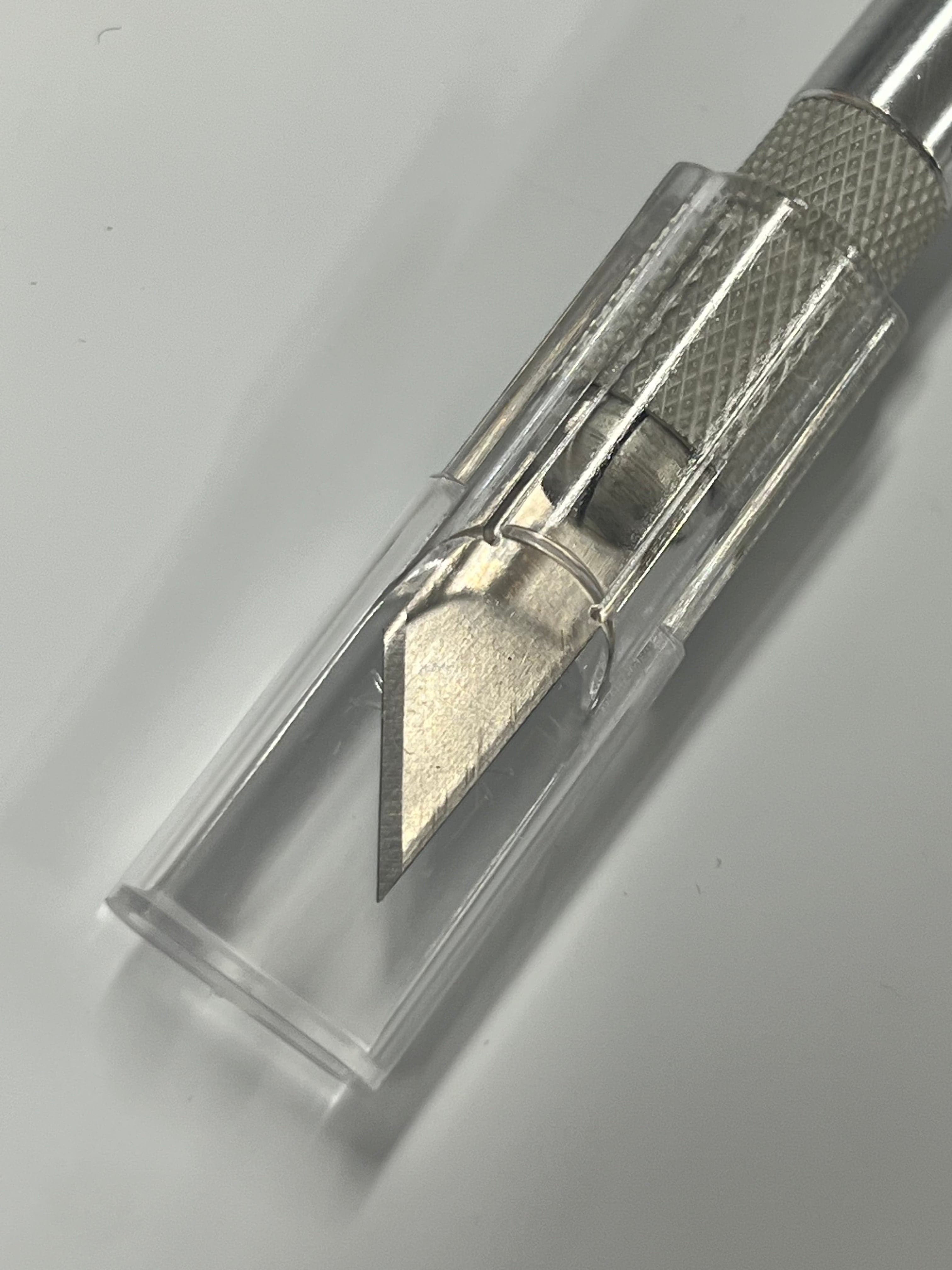 Scalpel de précision