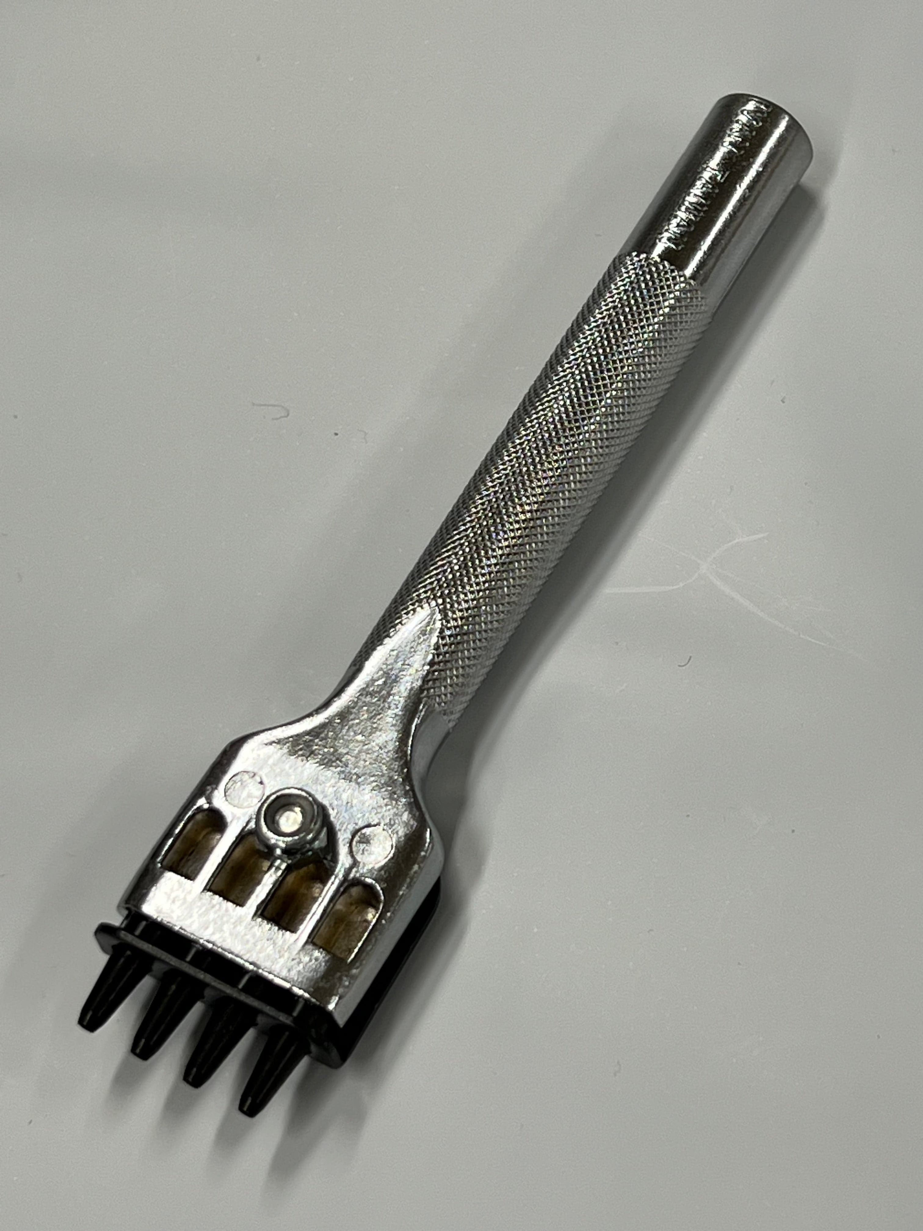 Poinçonneuse 4 en 1