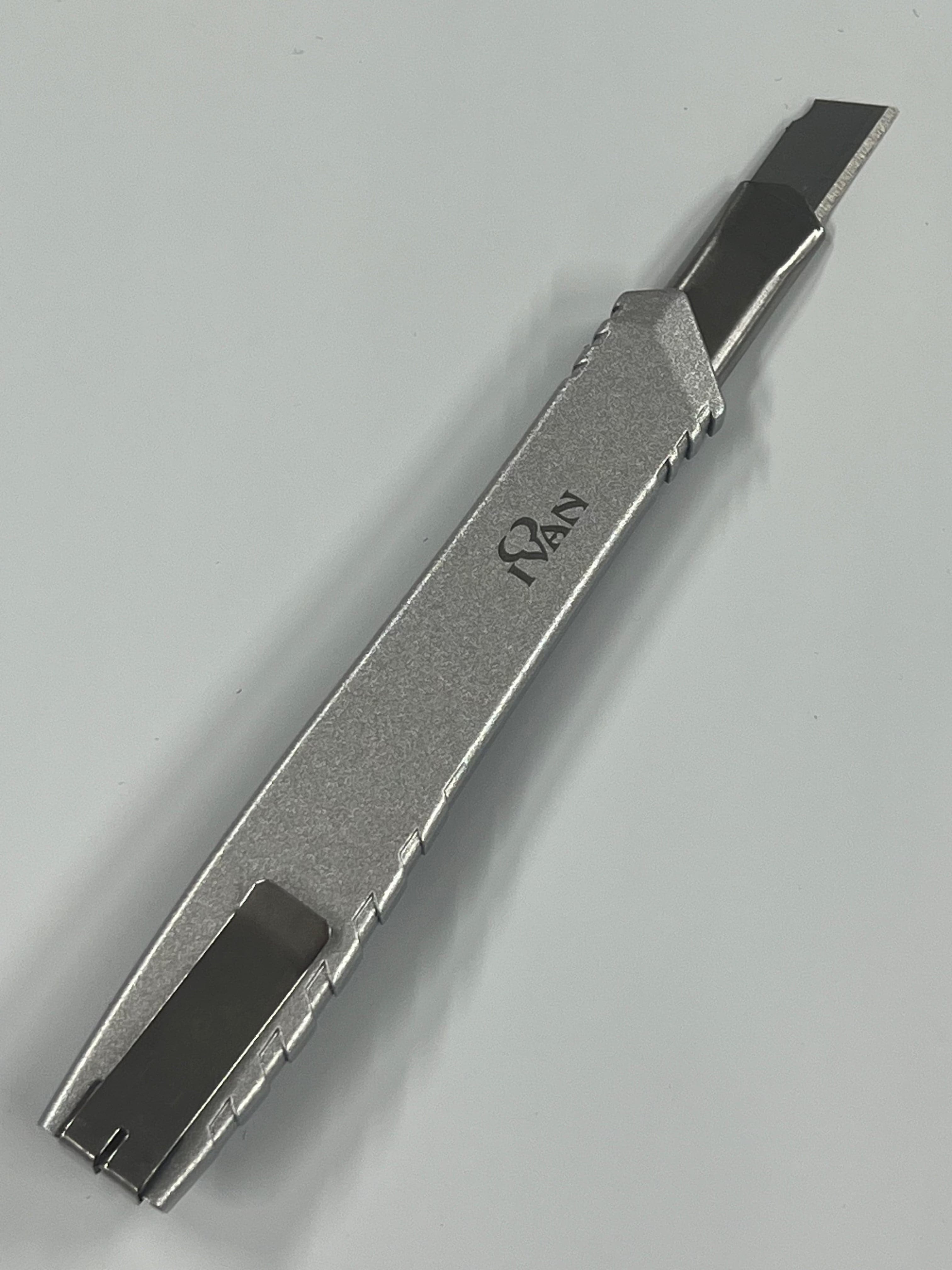 Couteau de travail à lame rétractable (étroite)