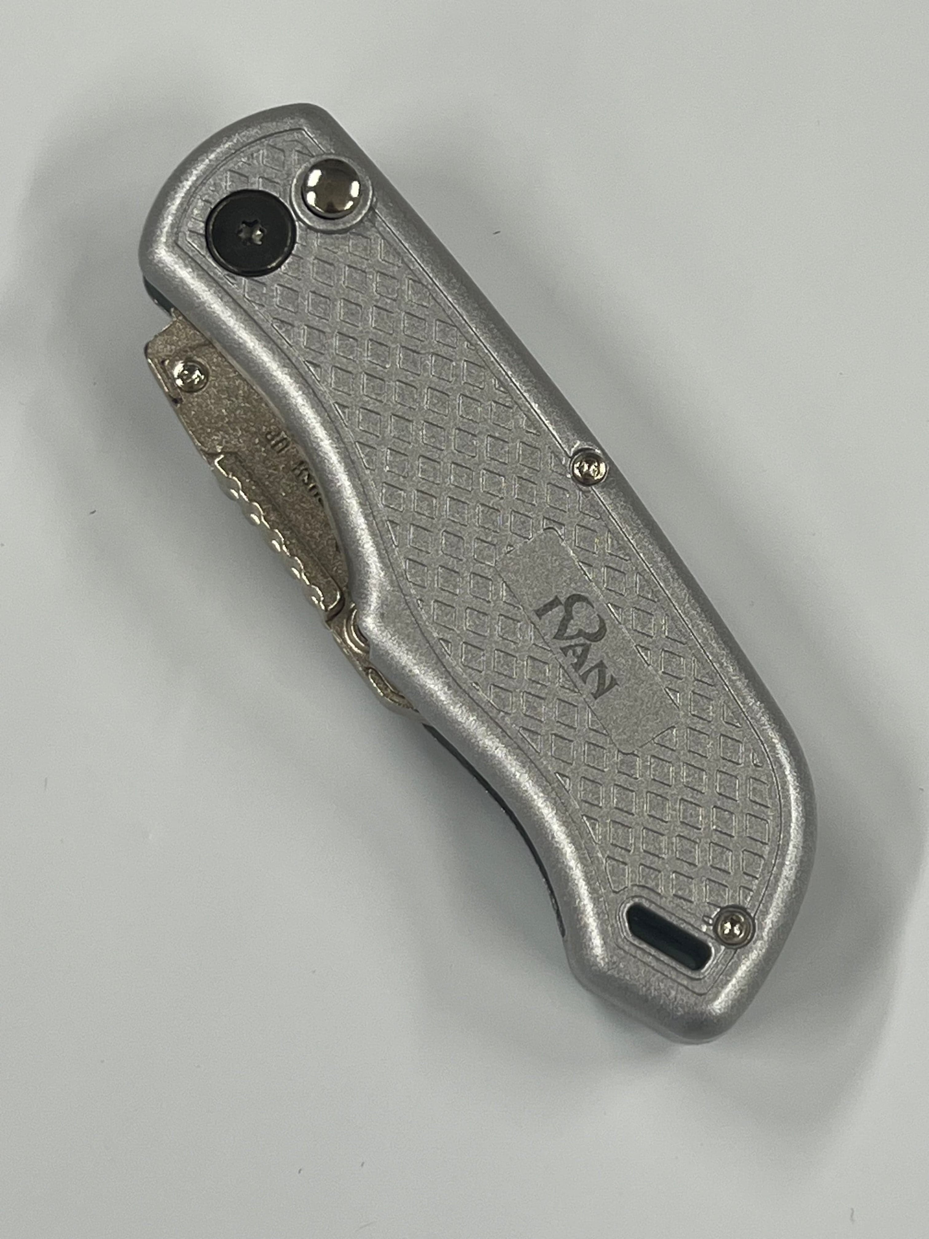Couteau pliant à lame interchangeable avec clip ceinture