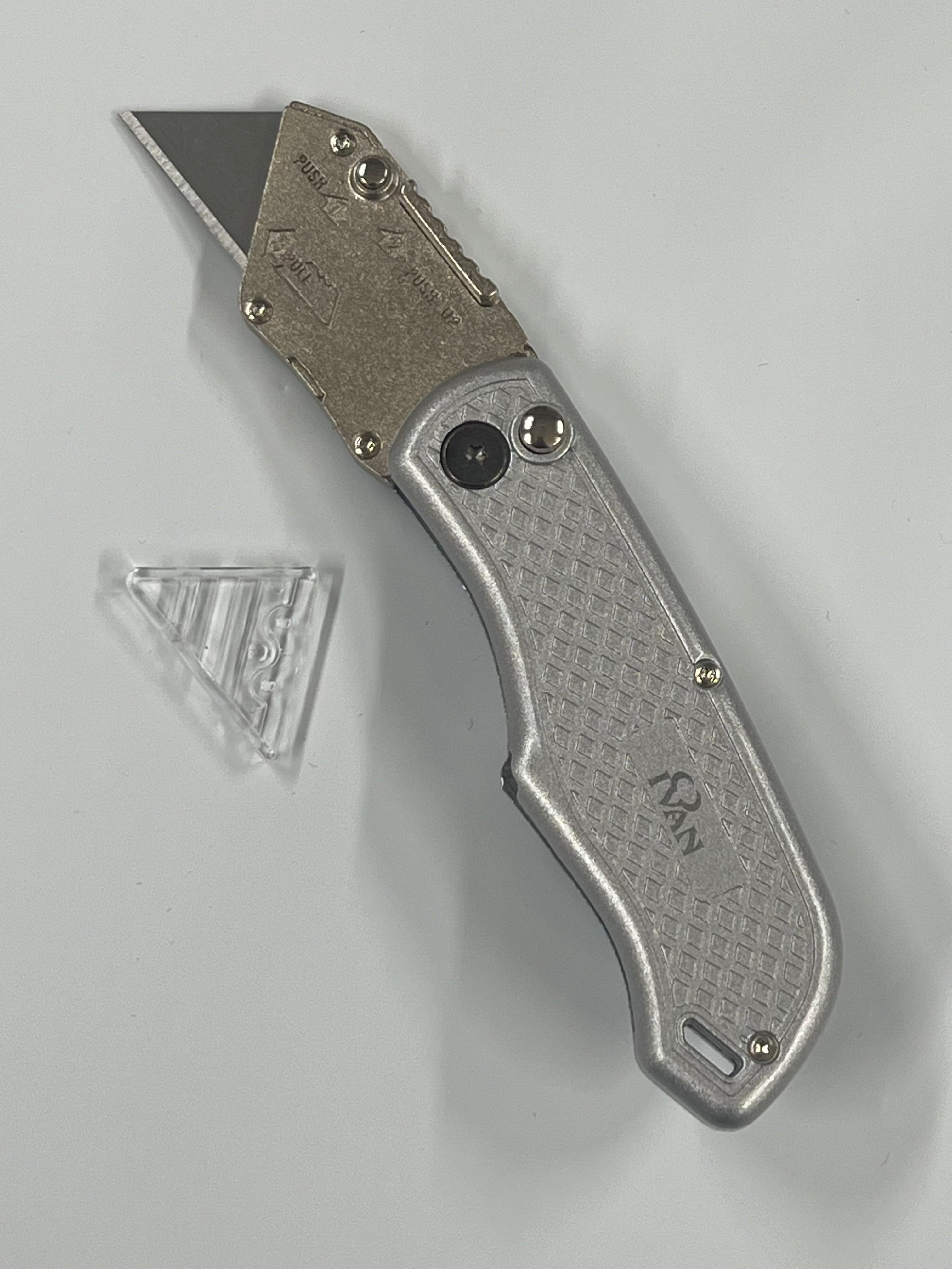 Couteau pliant à lame interchangeable avec clip ceinture