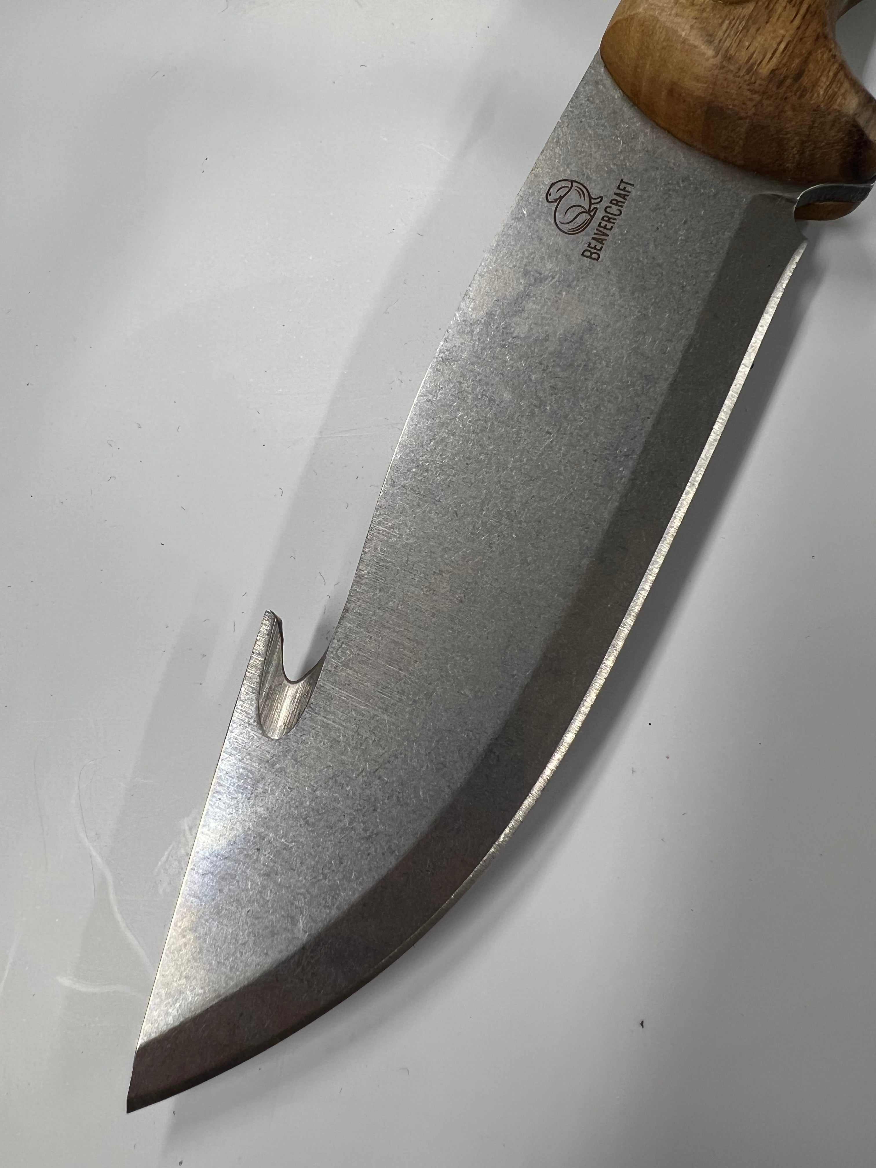 Couteau de chasse avec éviscérateur GTK1 et étui en cuir