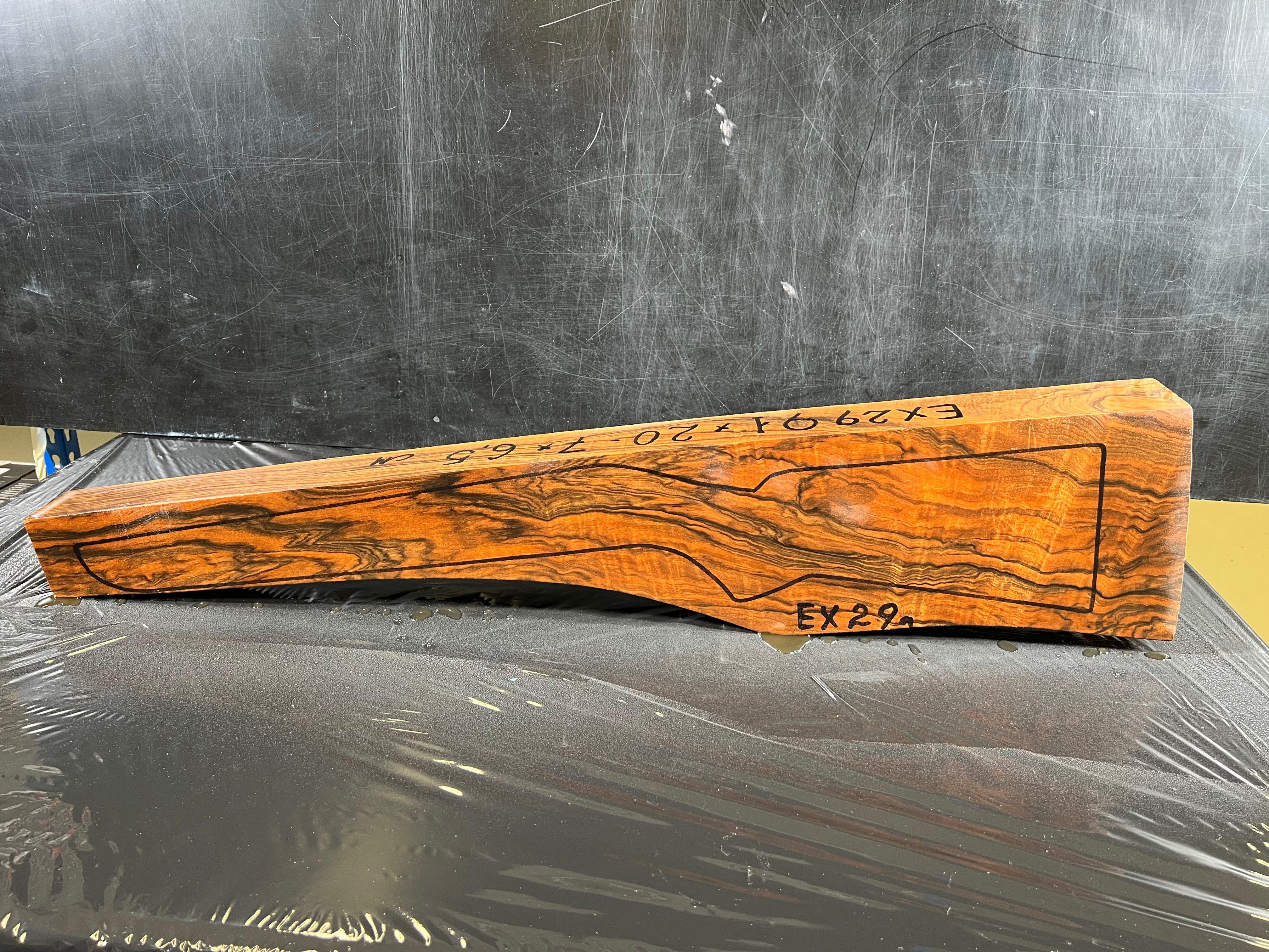 Ébauche de crosse de fusil Noyer turc Grade Exhibition EX29
