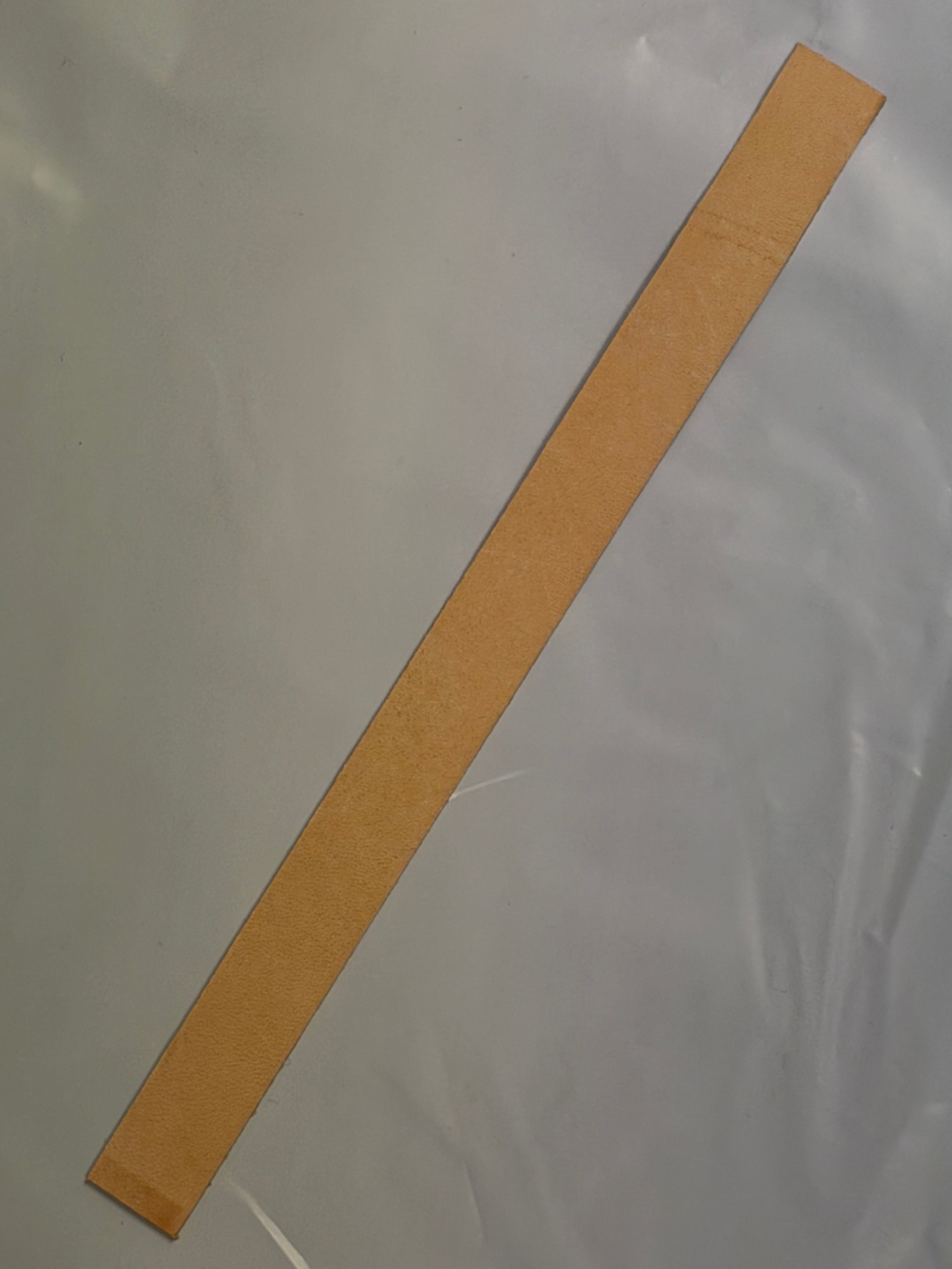 Apprendre à fabriquer un étui à couteau : cuir brut, cuir à étui et cuir à lanière/suspension