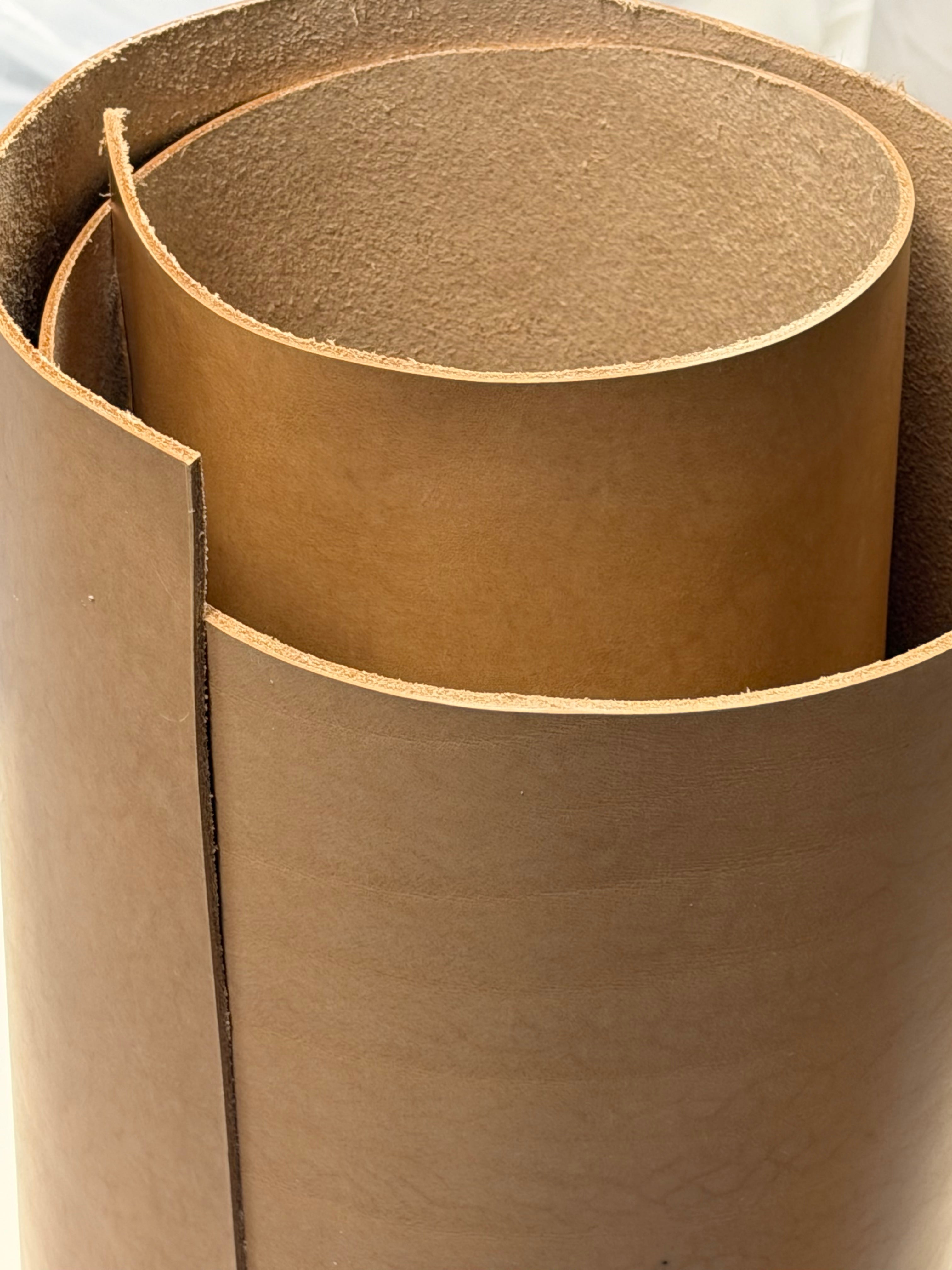 Apprendre à fabriquer un étui à couteau : cuir brut, cuir à étui et cuir à lanière/suspension