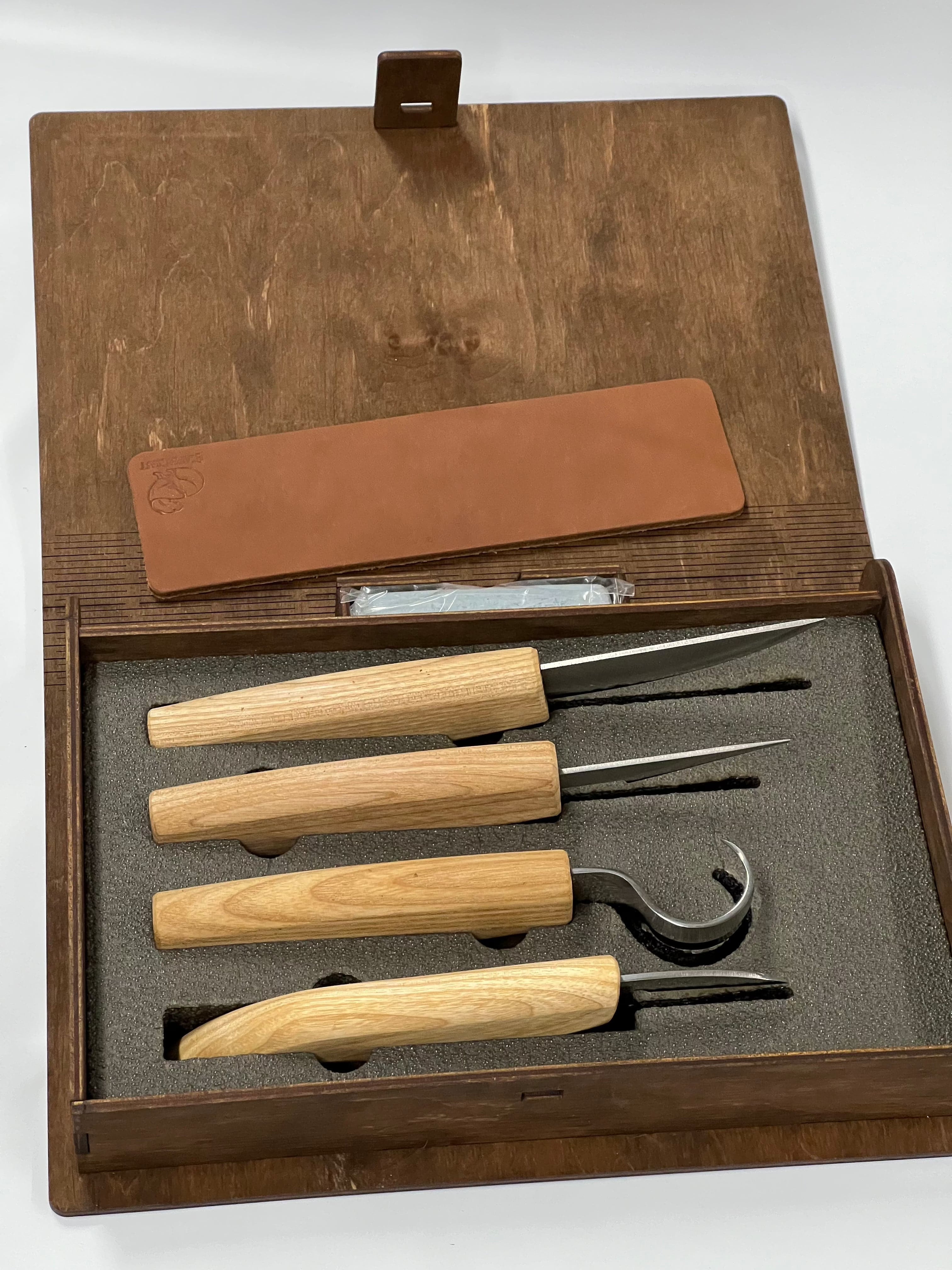 Jeu de 4 gouges de sculpture sur bois S09 en coffret