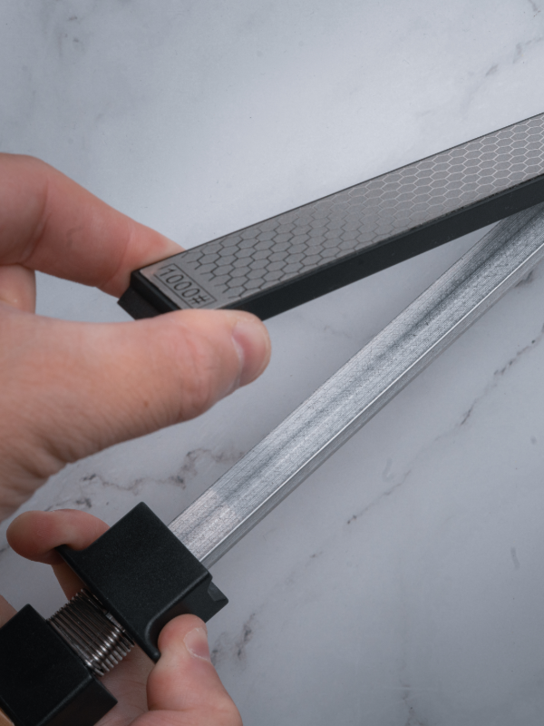 SwiftEdge Cross : Système d'affûtage à angle réglable avec pierres diamantées