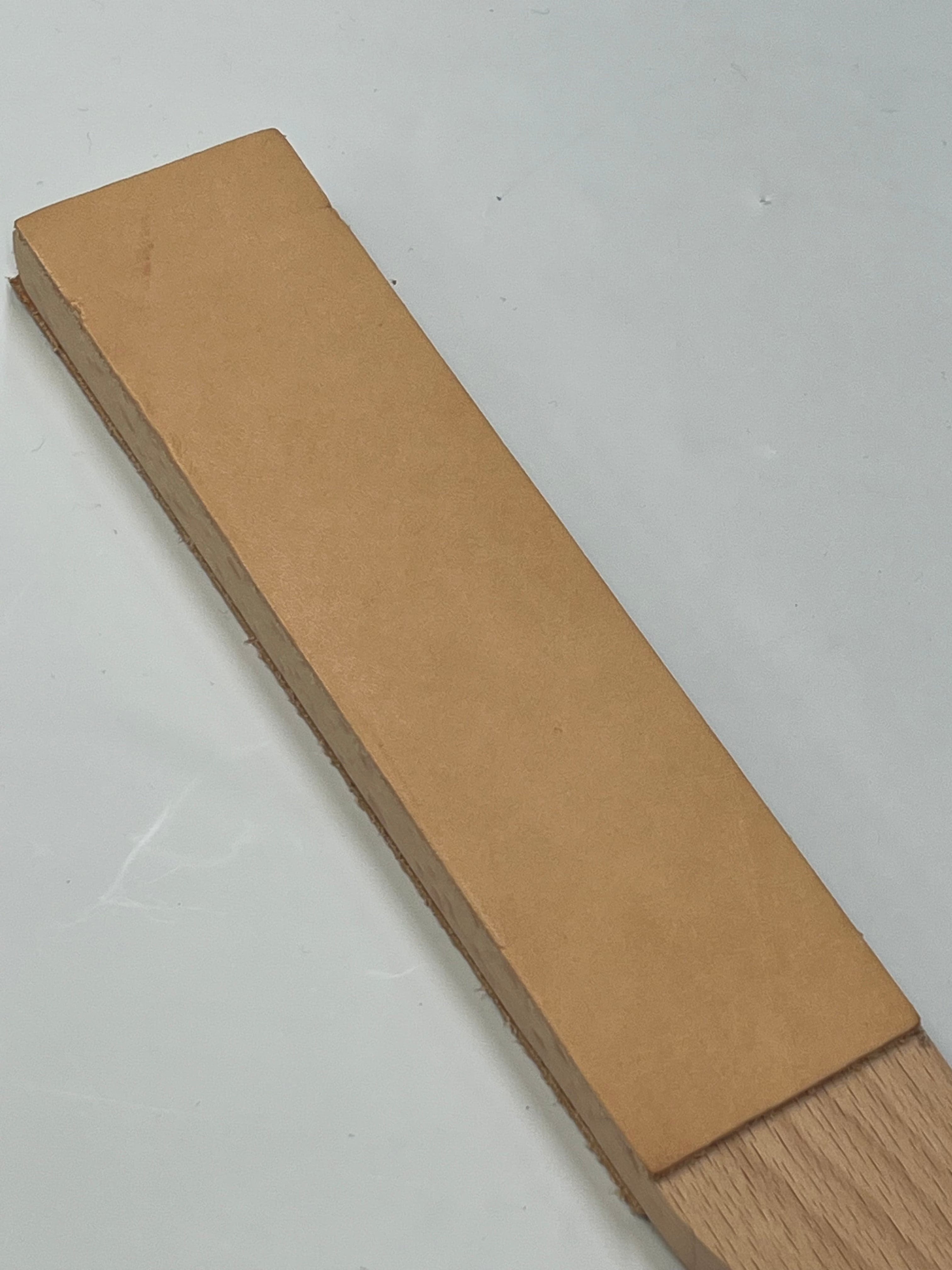 Cuir à rasoir double face sur socle en bois RW054