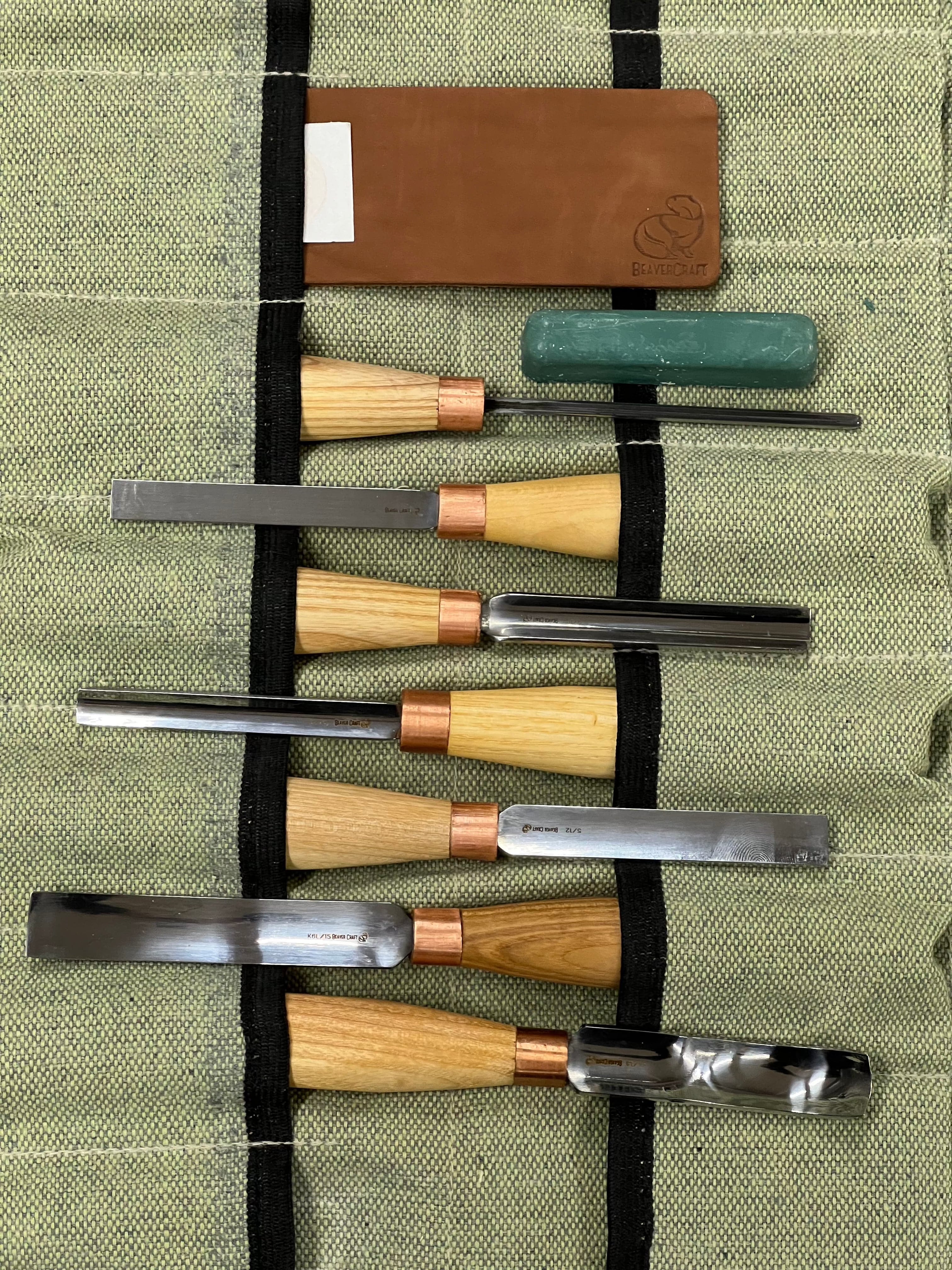 Jeu de 7 gouges de sculpture sur bois SC03 de Beaver Craft