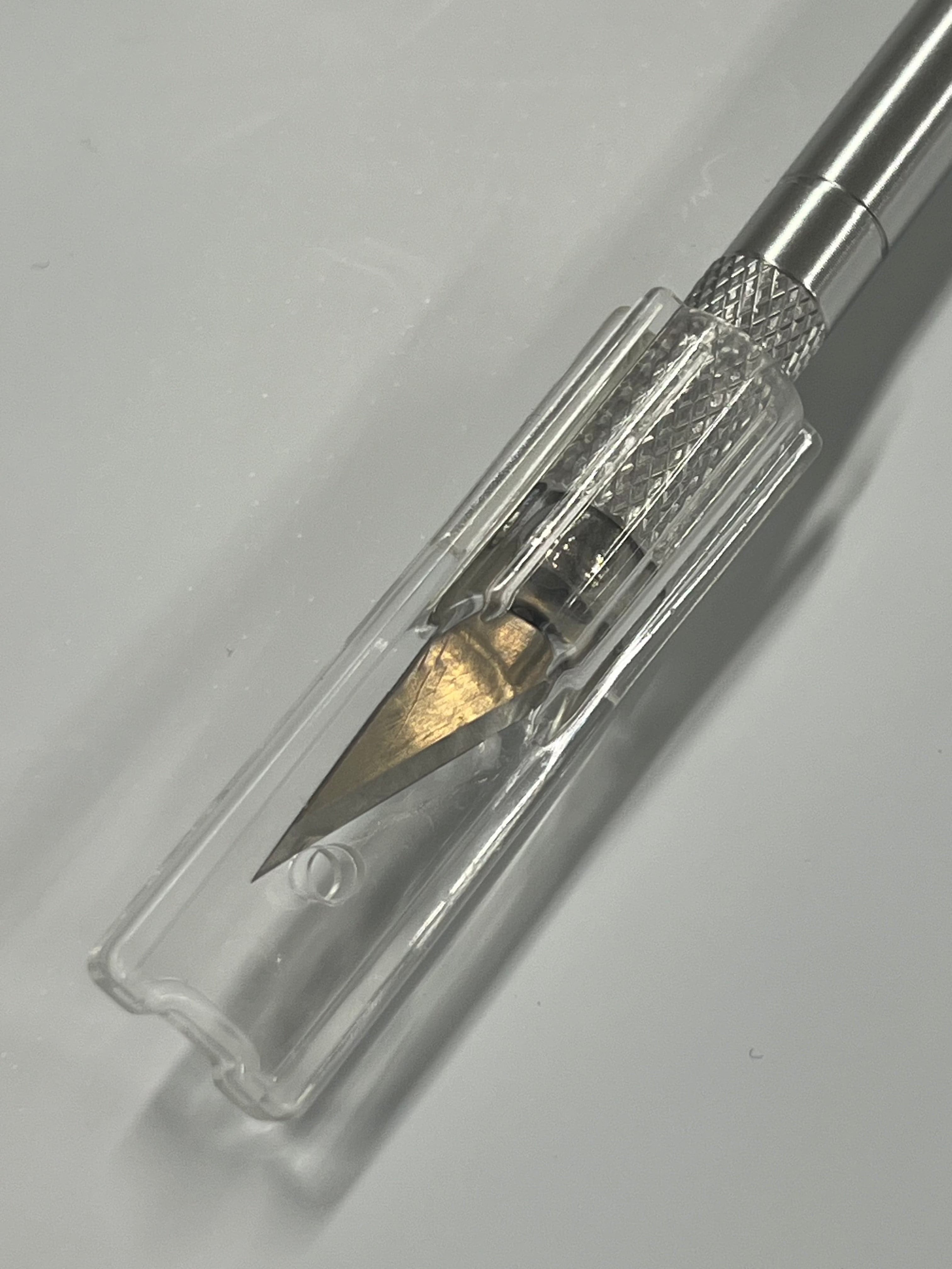 Scalpel de précision