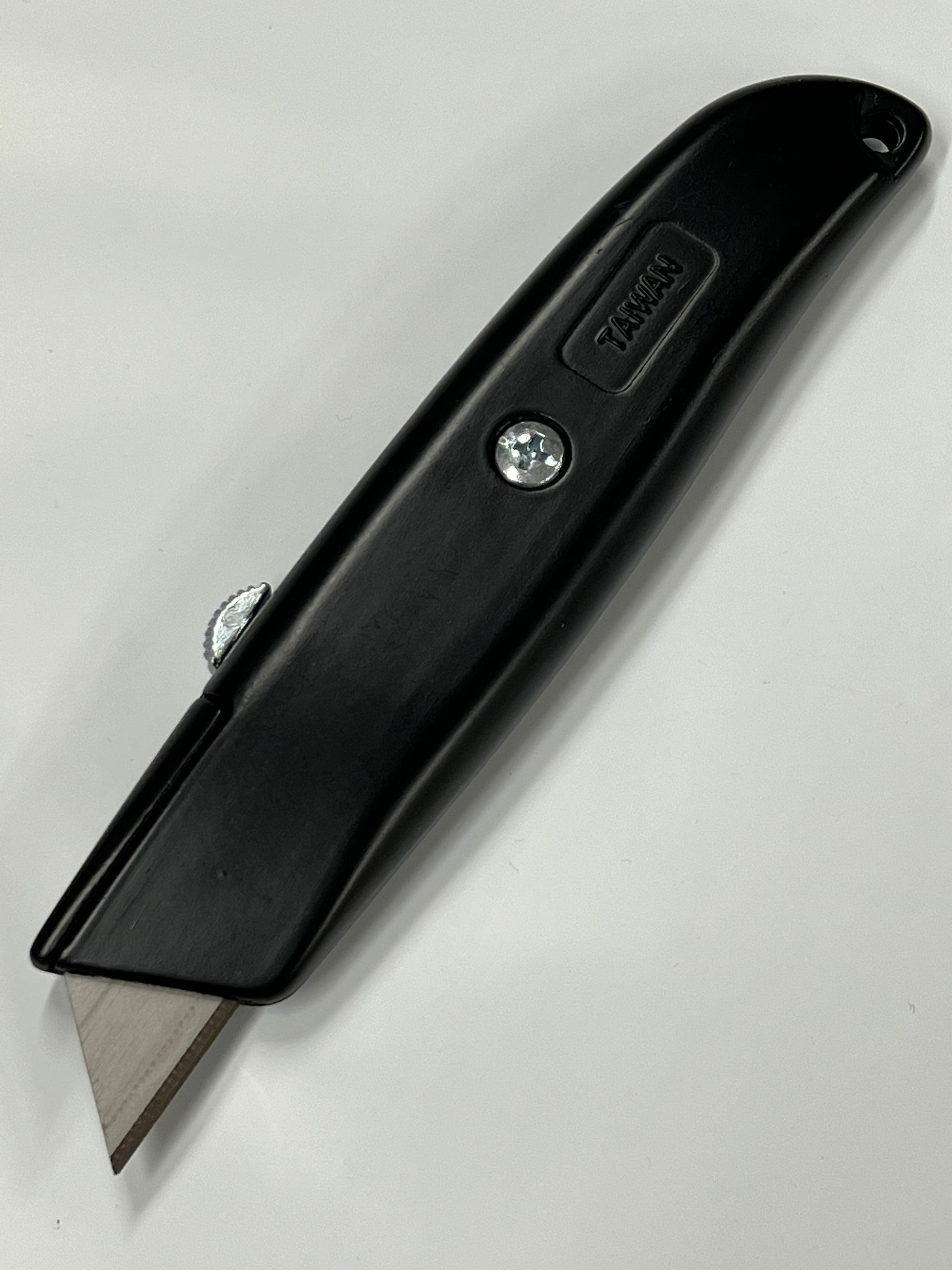 Couteau utilitaire à lame interchangeable