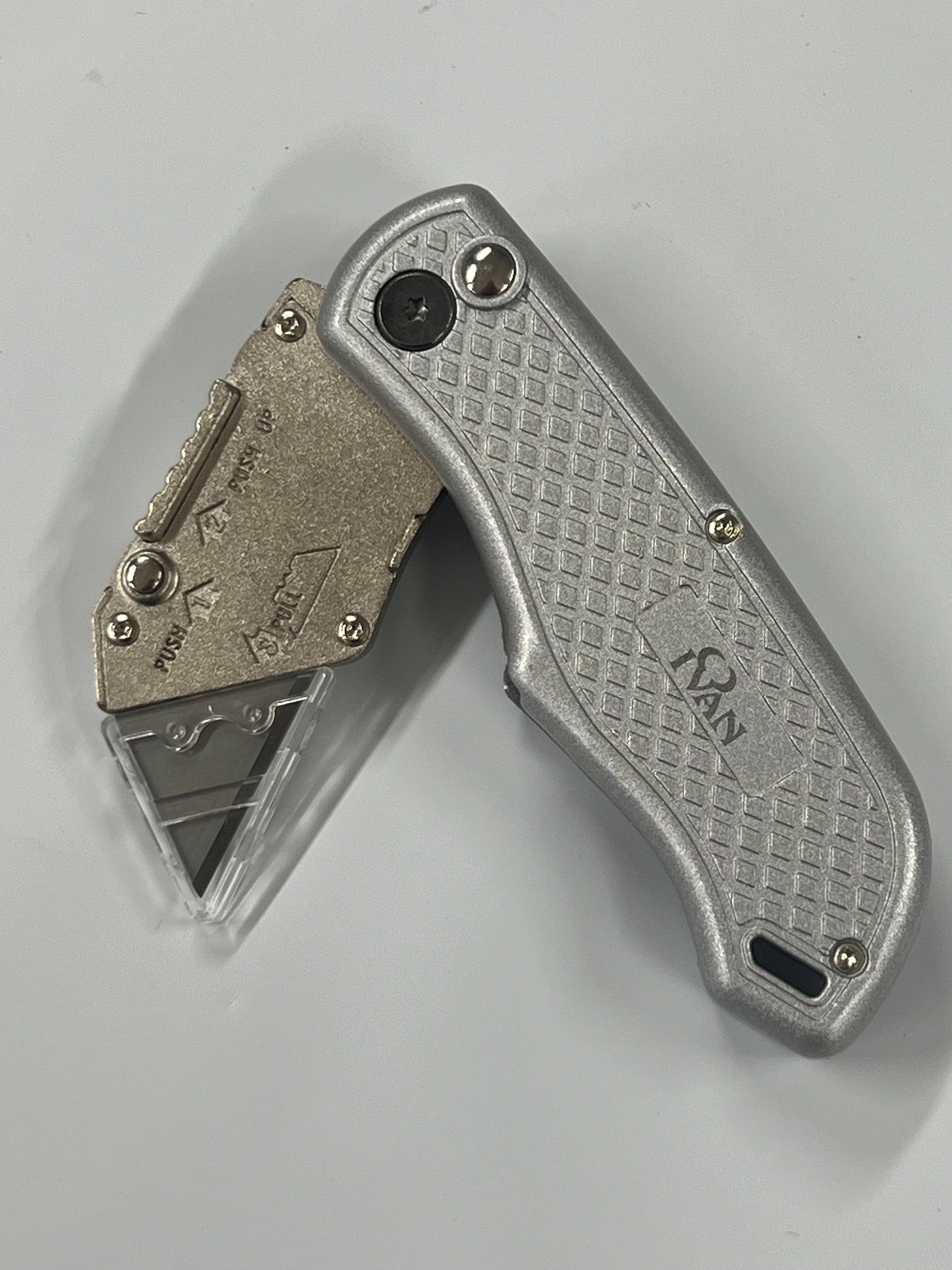 Couteau pliant à lame interchangeable avec clip ceinture