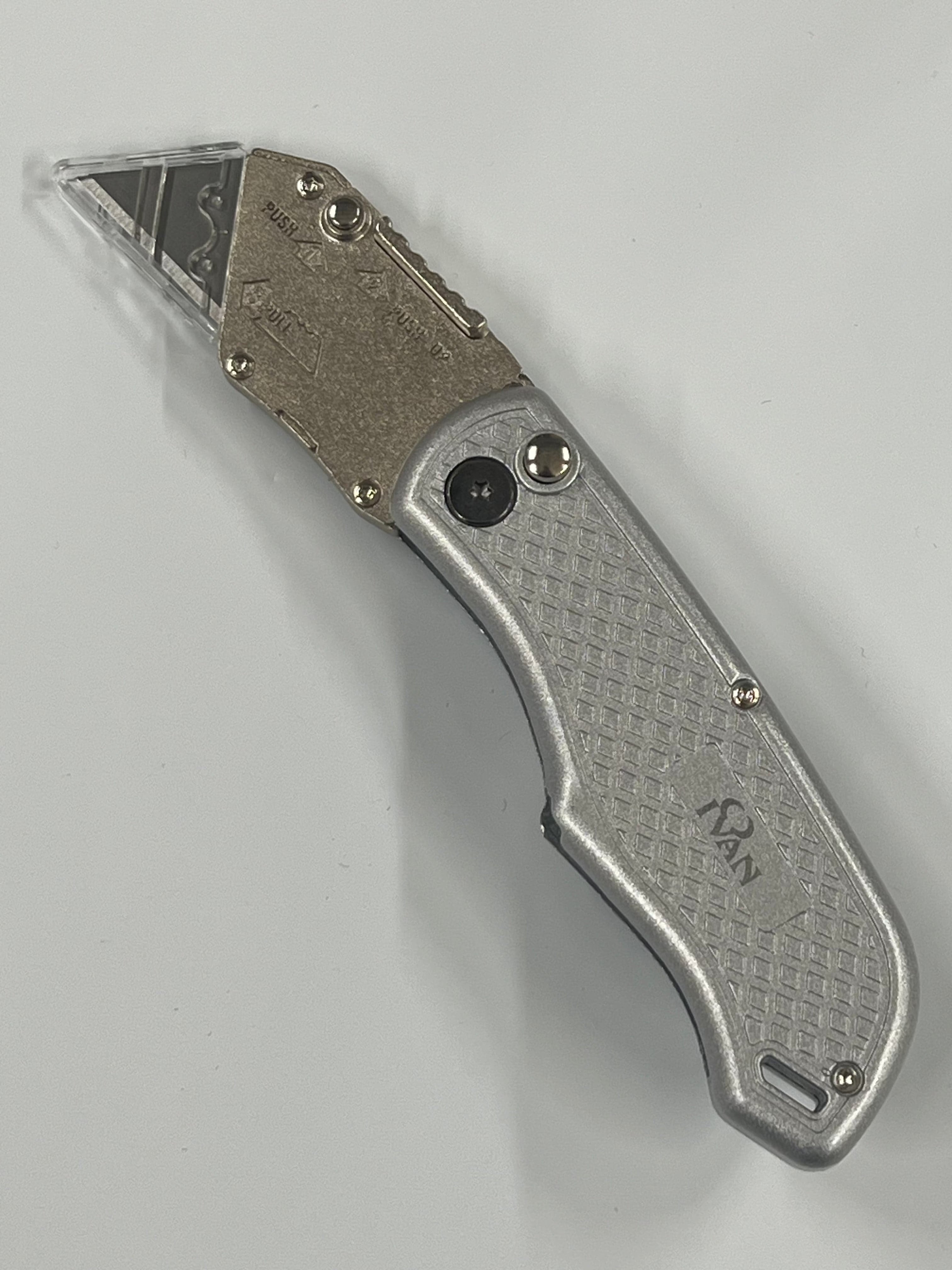Couteau pliant à lame interchangeable avec clip ceinture