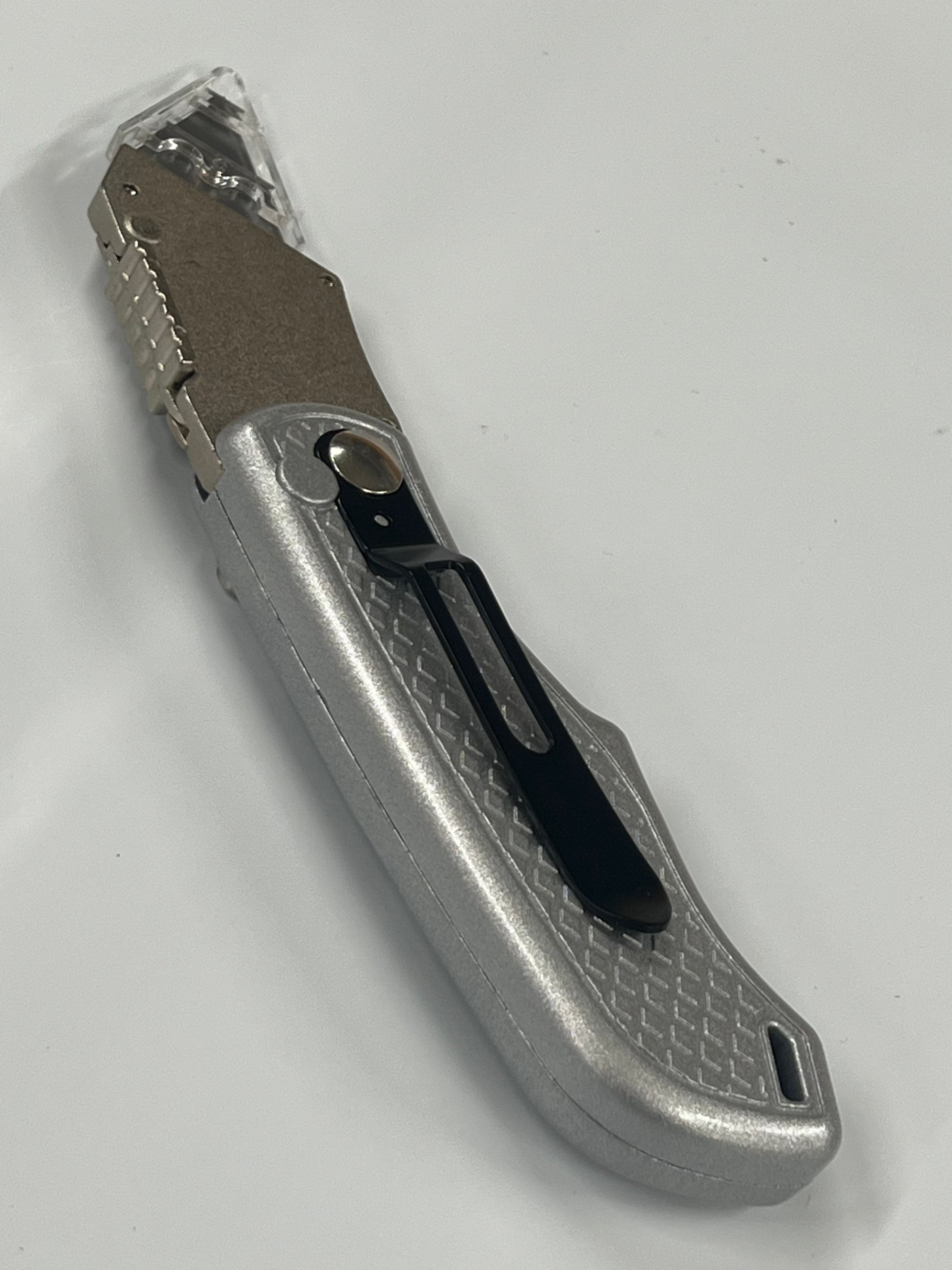 Couteau pliant à lame interchangeable avec clip ceinture