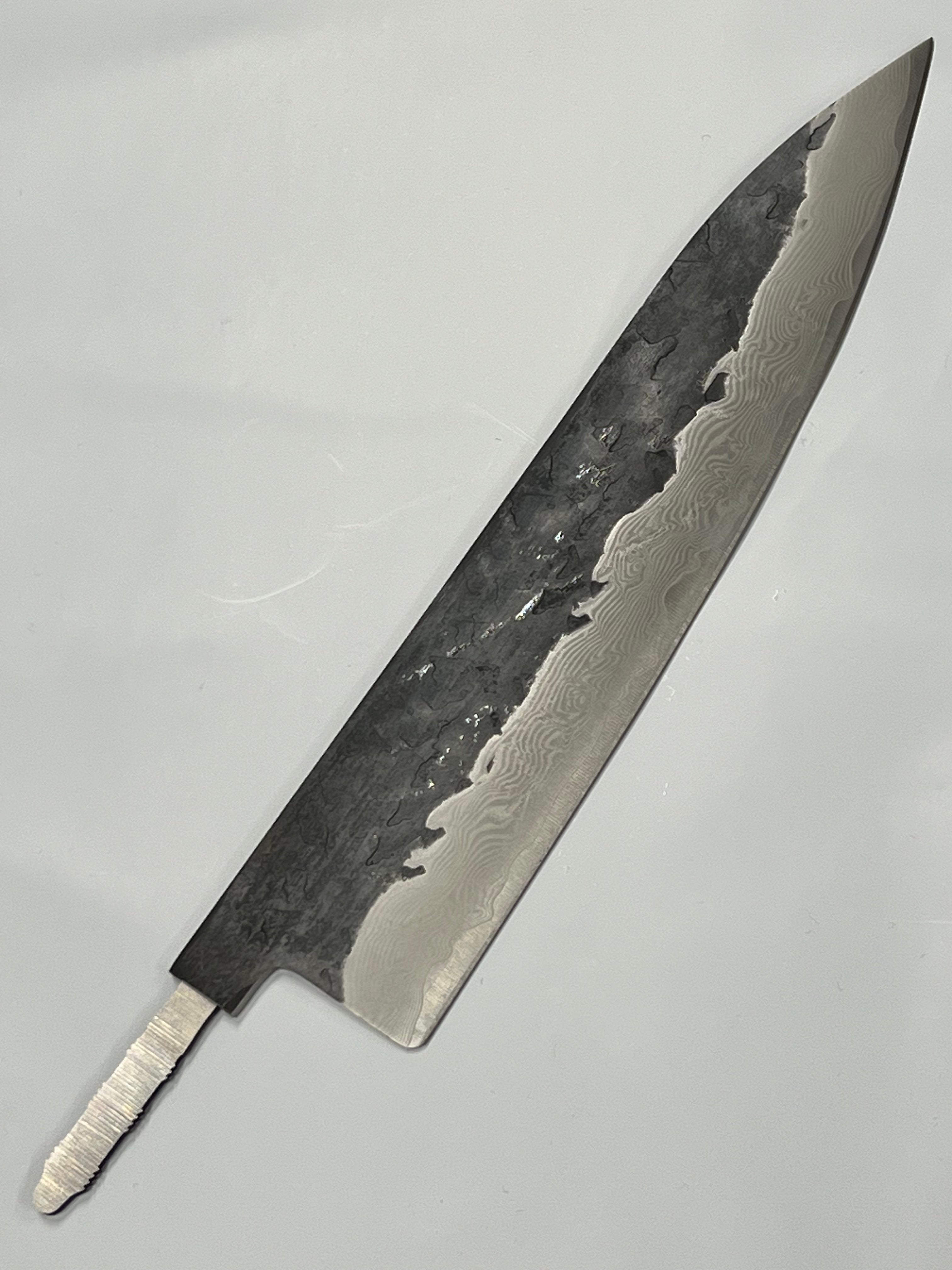Couteau de chef 200 mm VG-10 Noir Brute de forge Damas