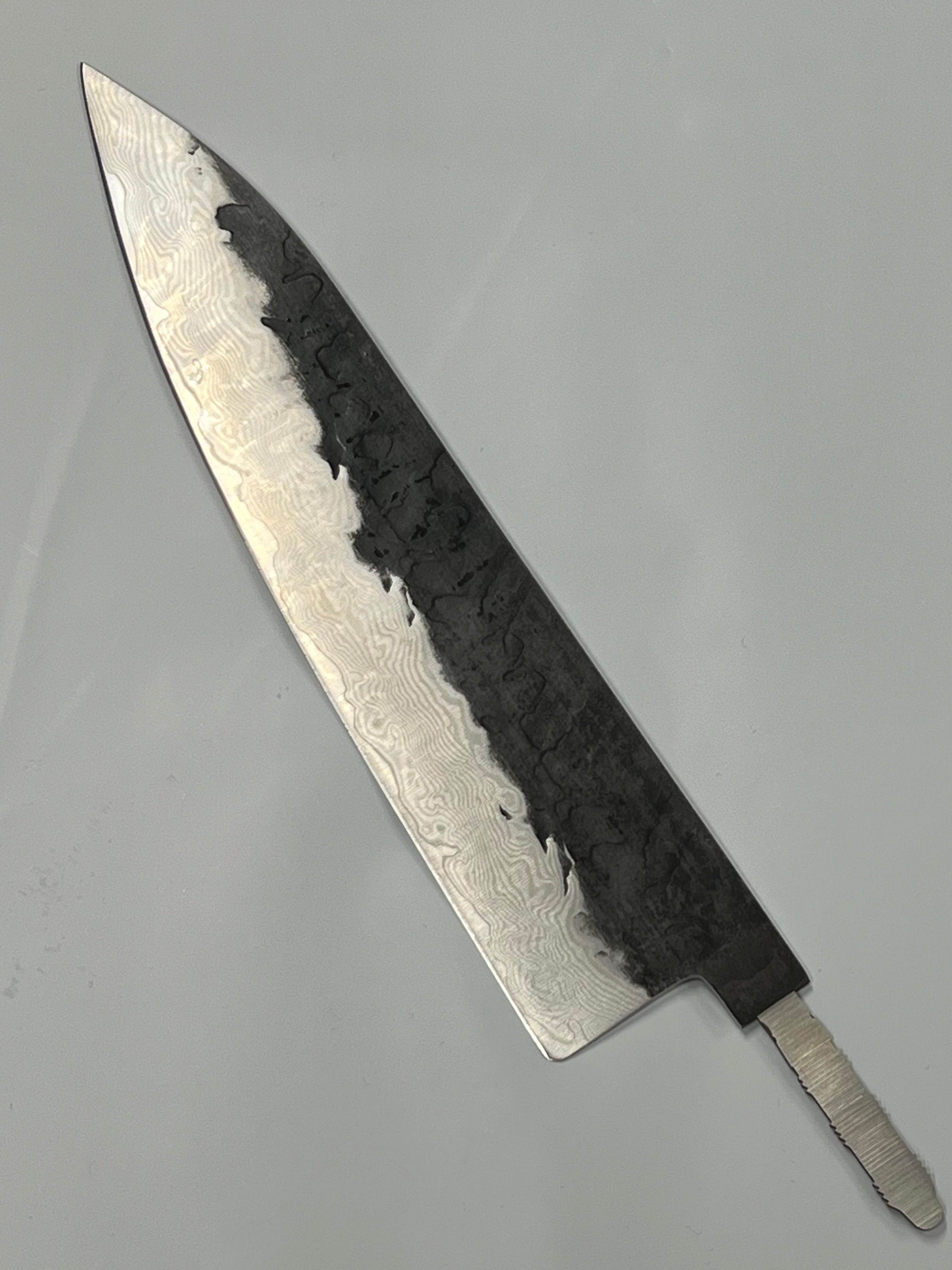 Couteau de chef 200 mm VG-10 Noir Brute de forge Damas