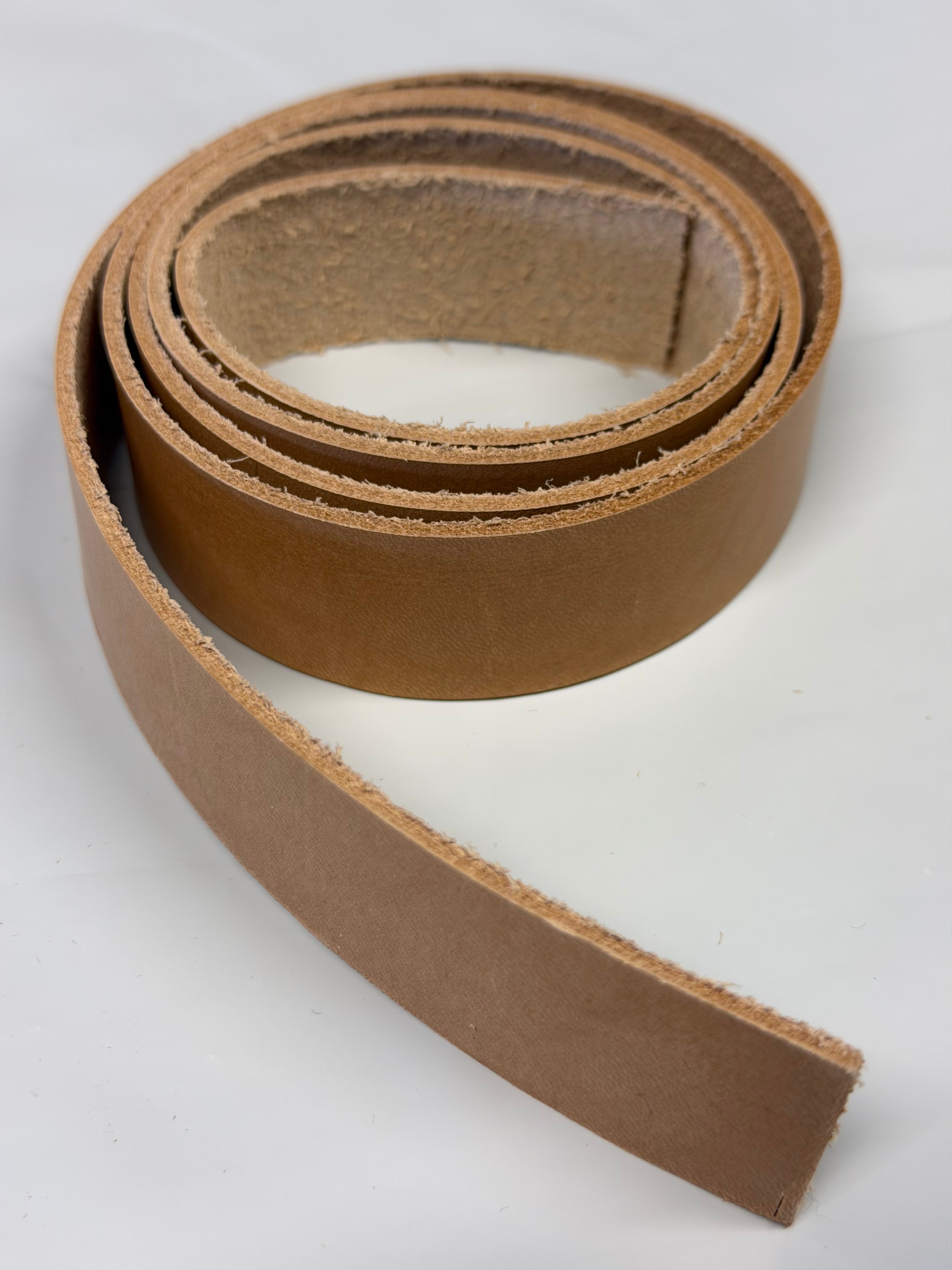 Apprendre à fabriquer un étui à couteau : cuir brut, cuir à étui et cuir à lanière/suspension