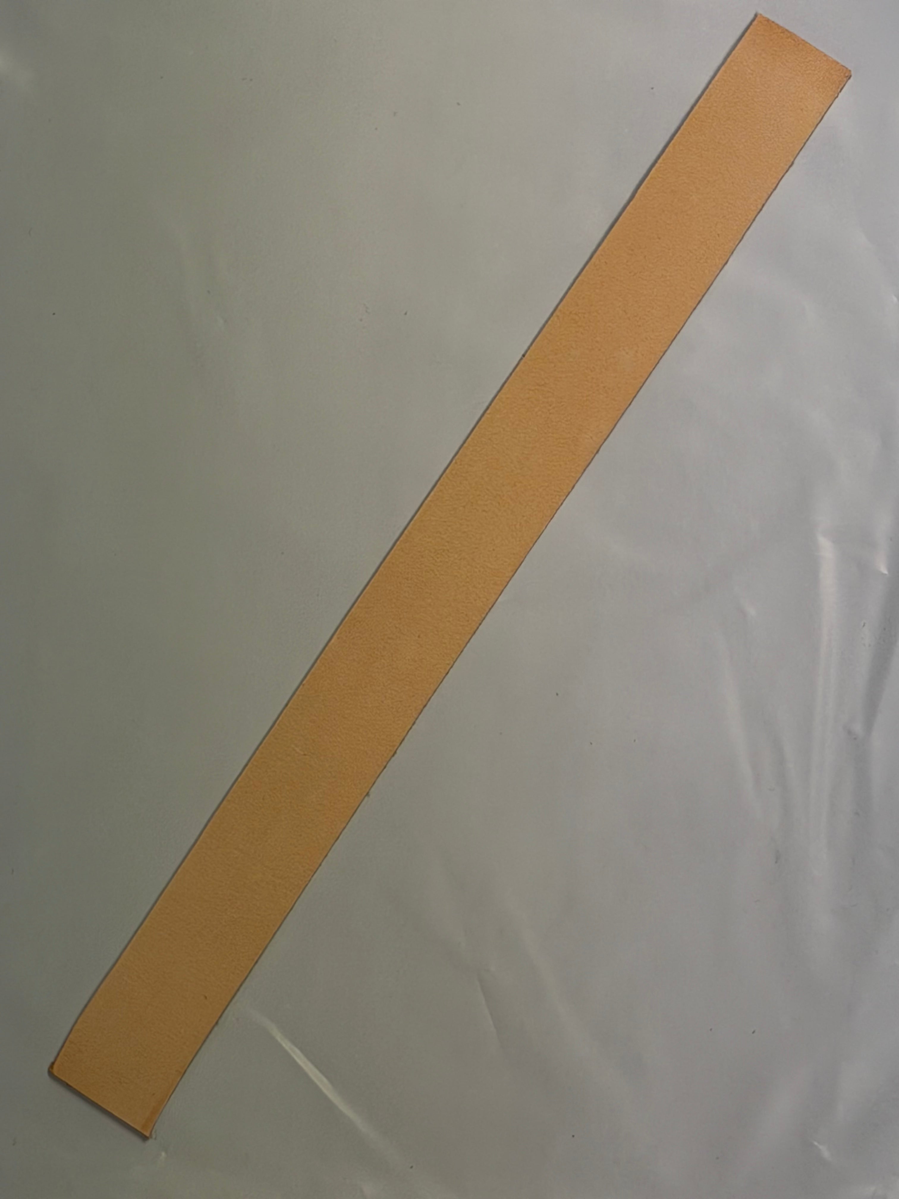 Apprendre à fabriquer un étui à couteau : cuir brut, cuir à étui et cuir à lanière/suspension
