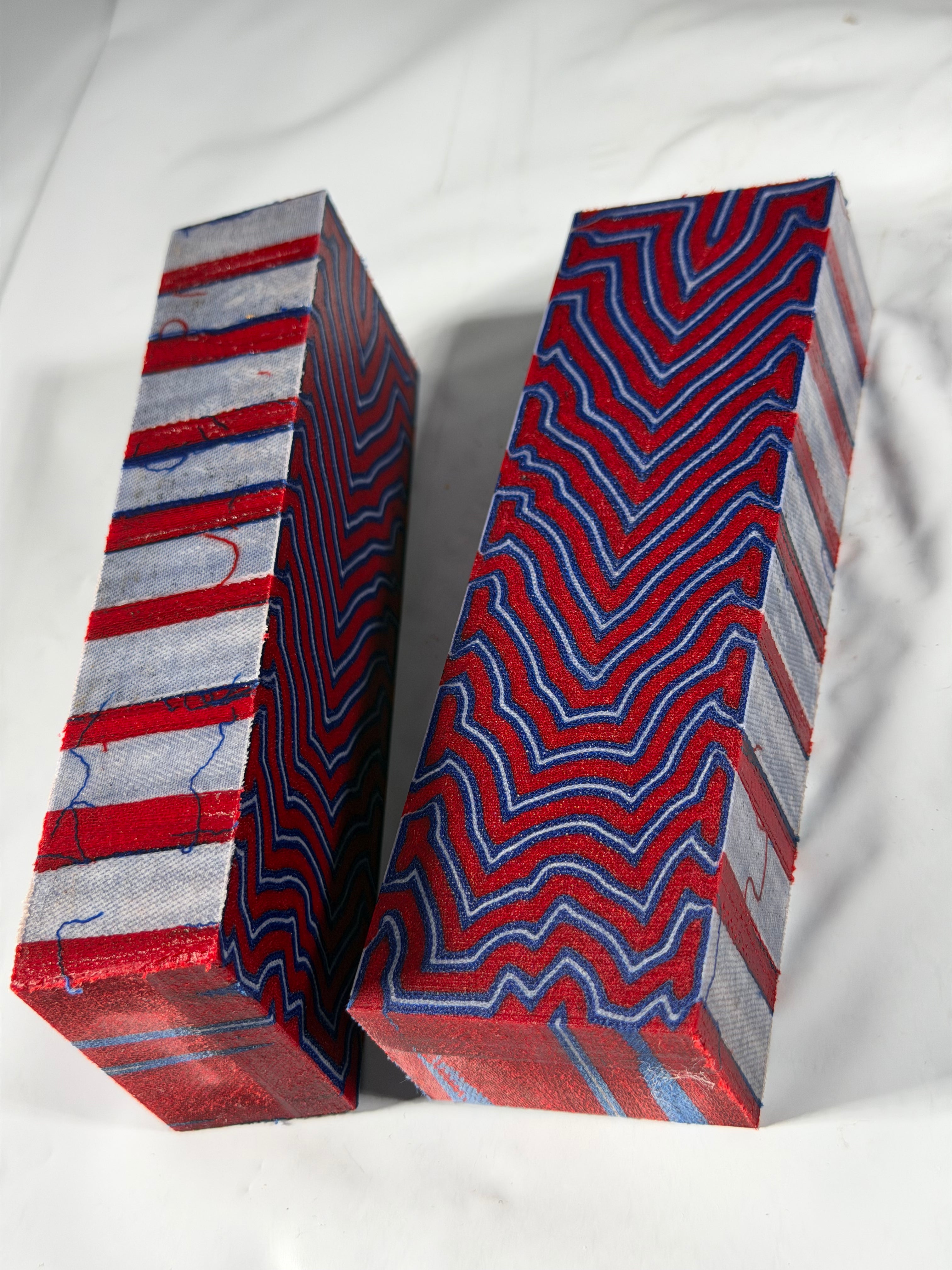 Bloc pour manche en Micarta Damas rouge blanc bleu