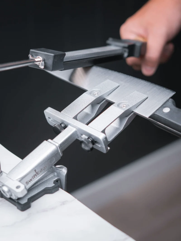 SwiftEdge Cross : Système d'affûtage à angle réglable avec pierres diamantées