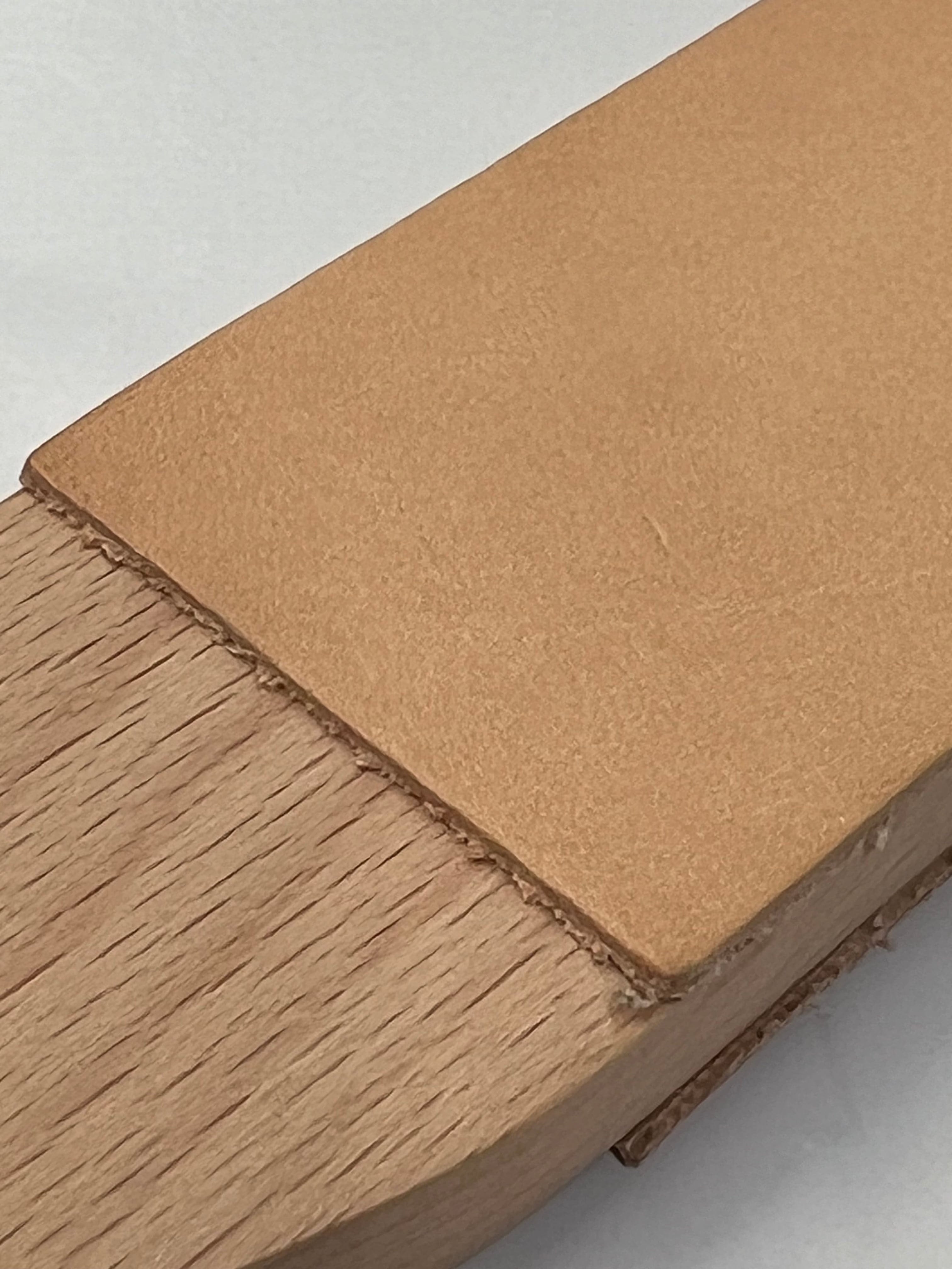 Cuir à rasoir double face sur socle en bois RW054